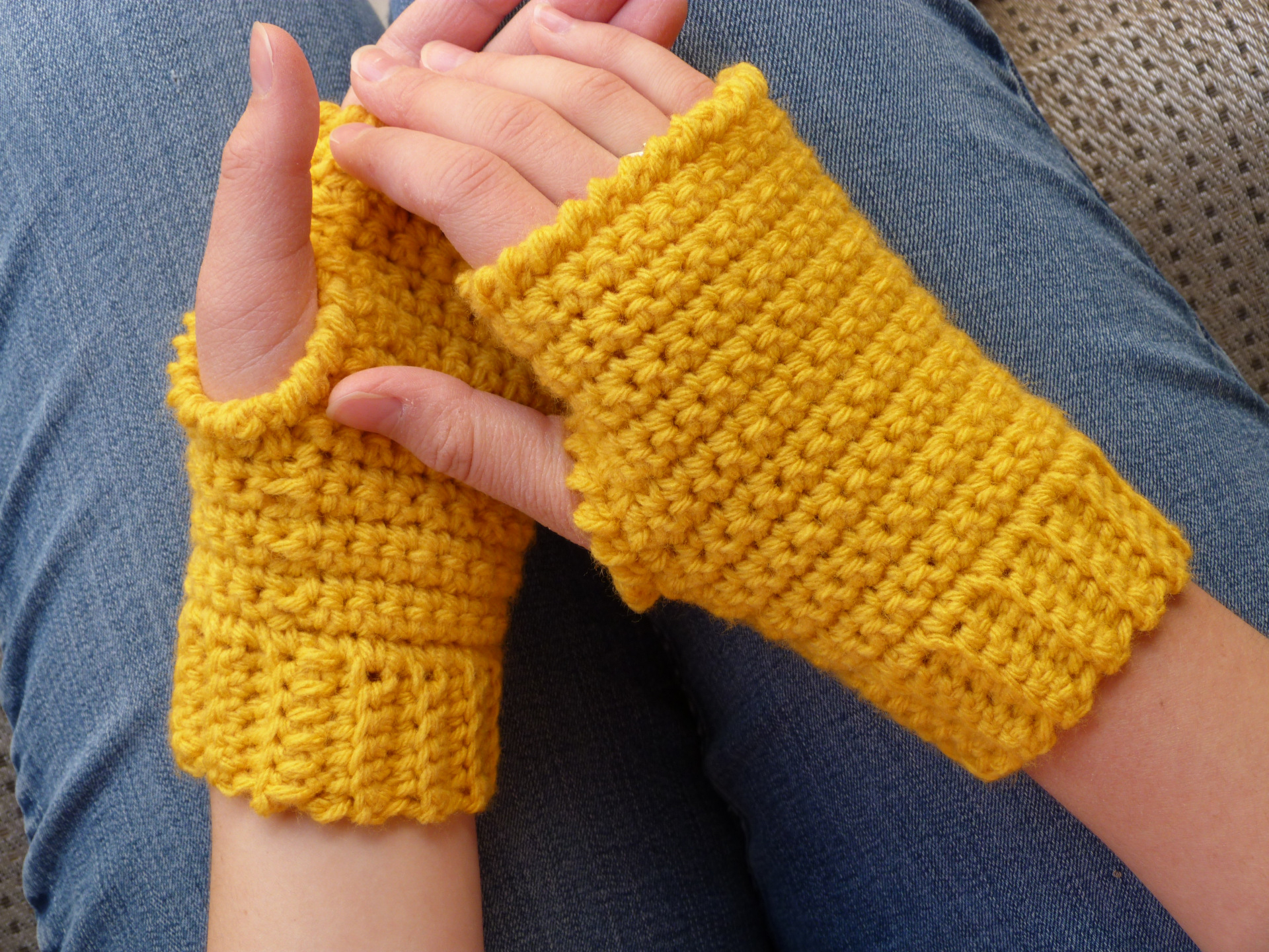 3 Free Crochet Patterns for Fingerless Gloves to Apply