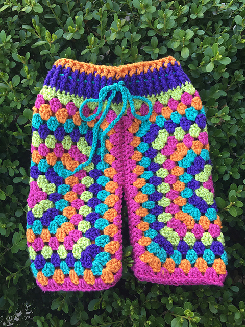 Cute and Easy Crochet Baby Pants Pattern - mecrochet.com